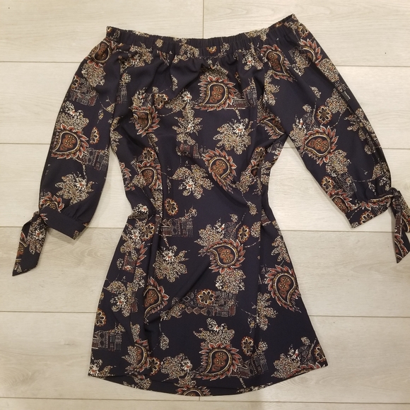 Veronic M - Off Shoulder Dress - Picture 2 of 5